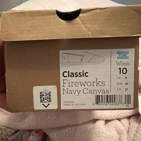 Toms - Picture 7 of 7